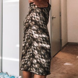 snake patterned midi skirt!🐍